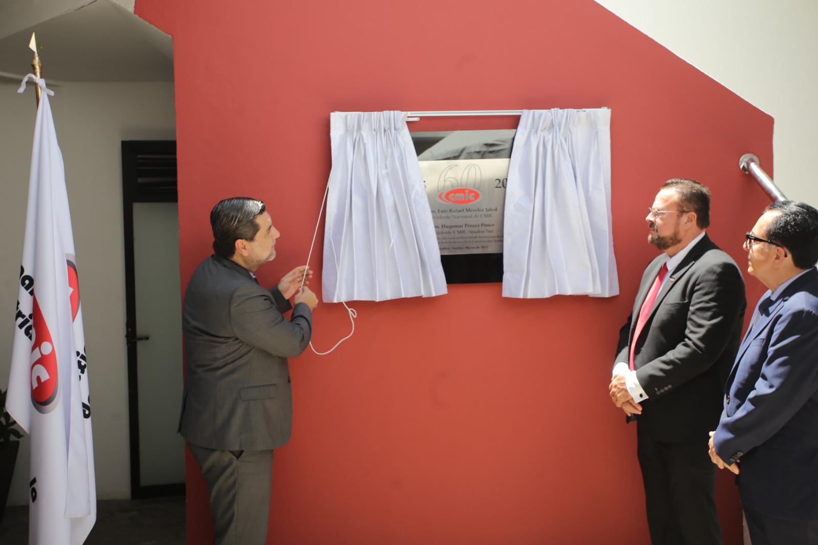$!En honor a su 60 aniversario, CMIC delegación Sur devela placa conmemorativa