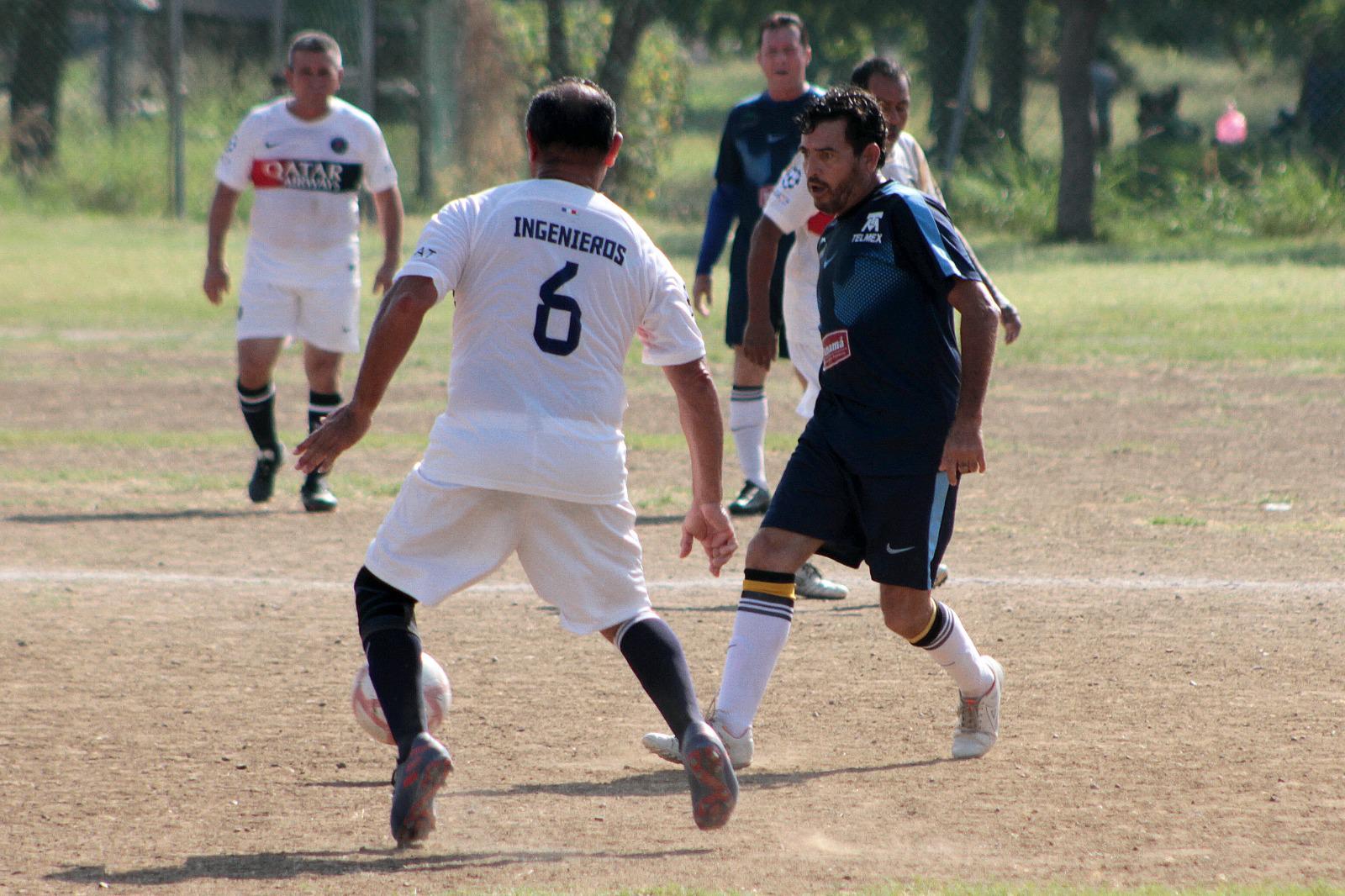 $!Ingenieros logra punto extra en Liga Veteranos Platino, en Mazatlán