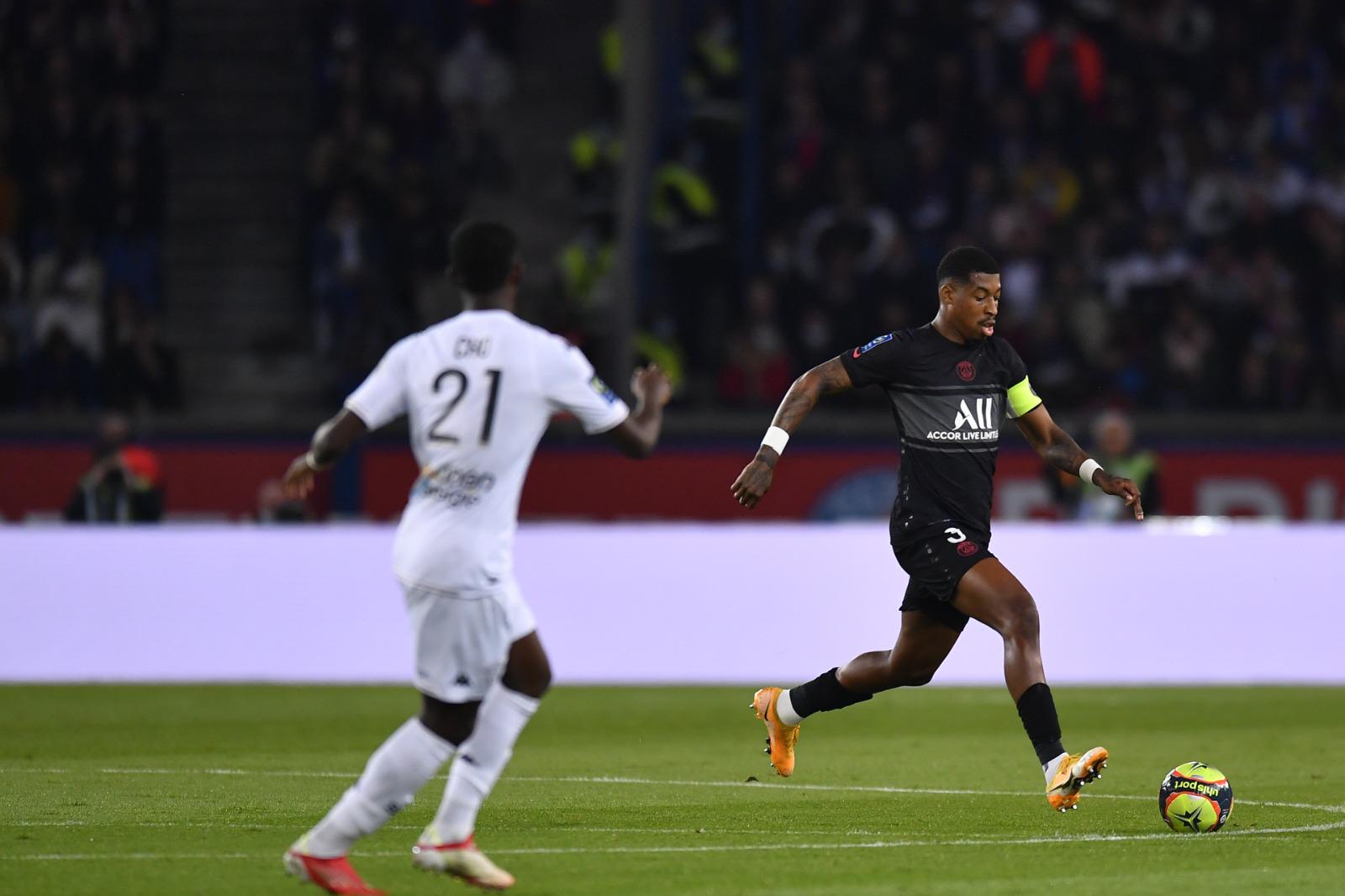 $!Kylian Mbappé rescata con penalti al París Saint-Germain