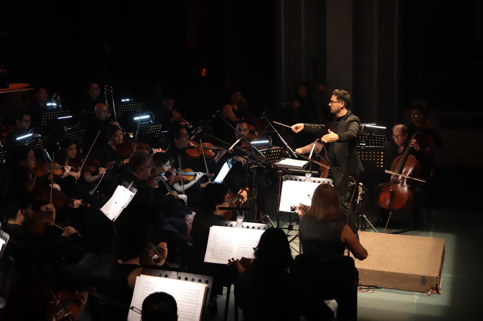 $!El maestro Sergio Freeman dirigió a la orquesta.