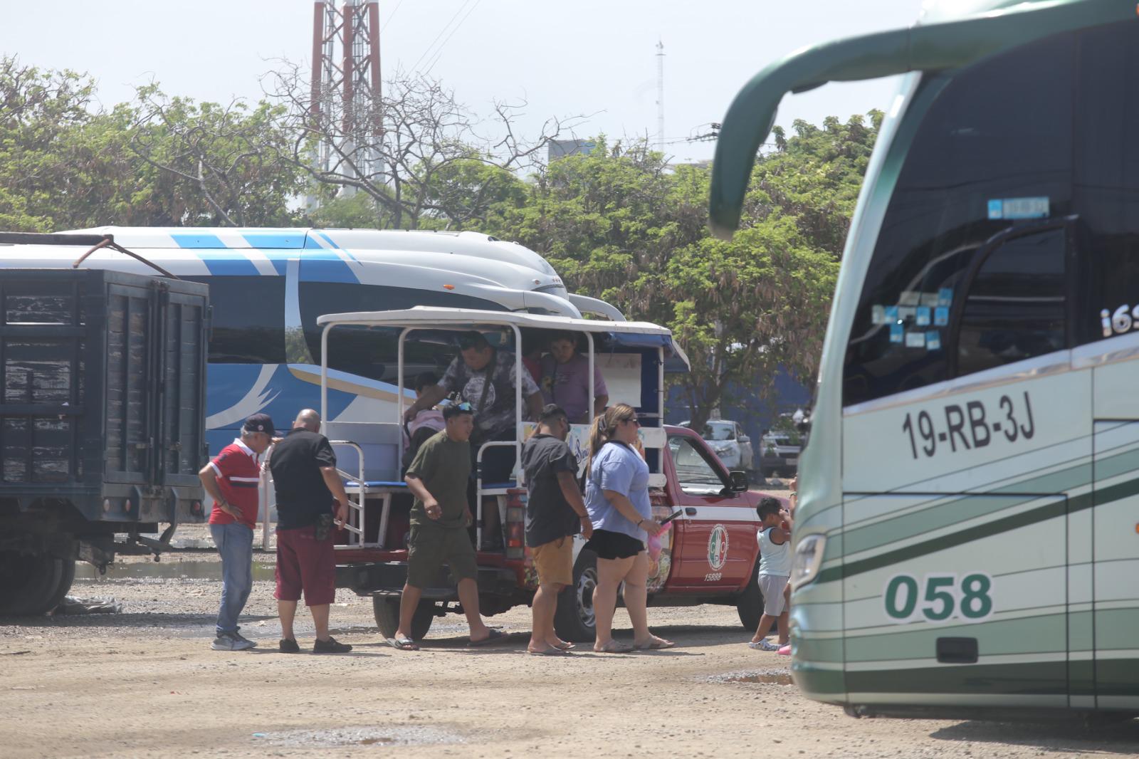 $!Por vacaciones, prevén ocupación hasta de un 90% en estacionamiento de camiones charteros a Mazatlán