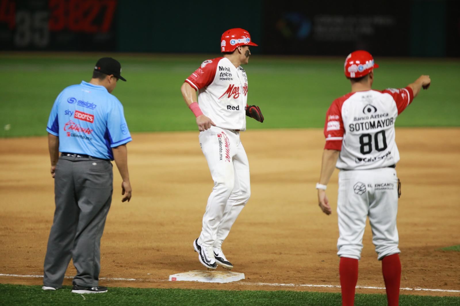 $!Tomateros doblega a Venados por paliza en el puerto
