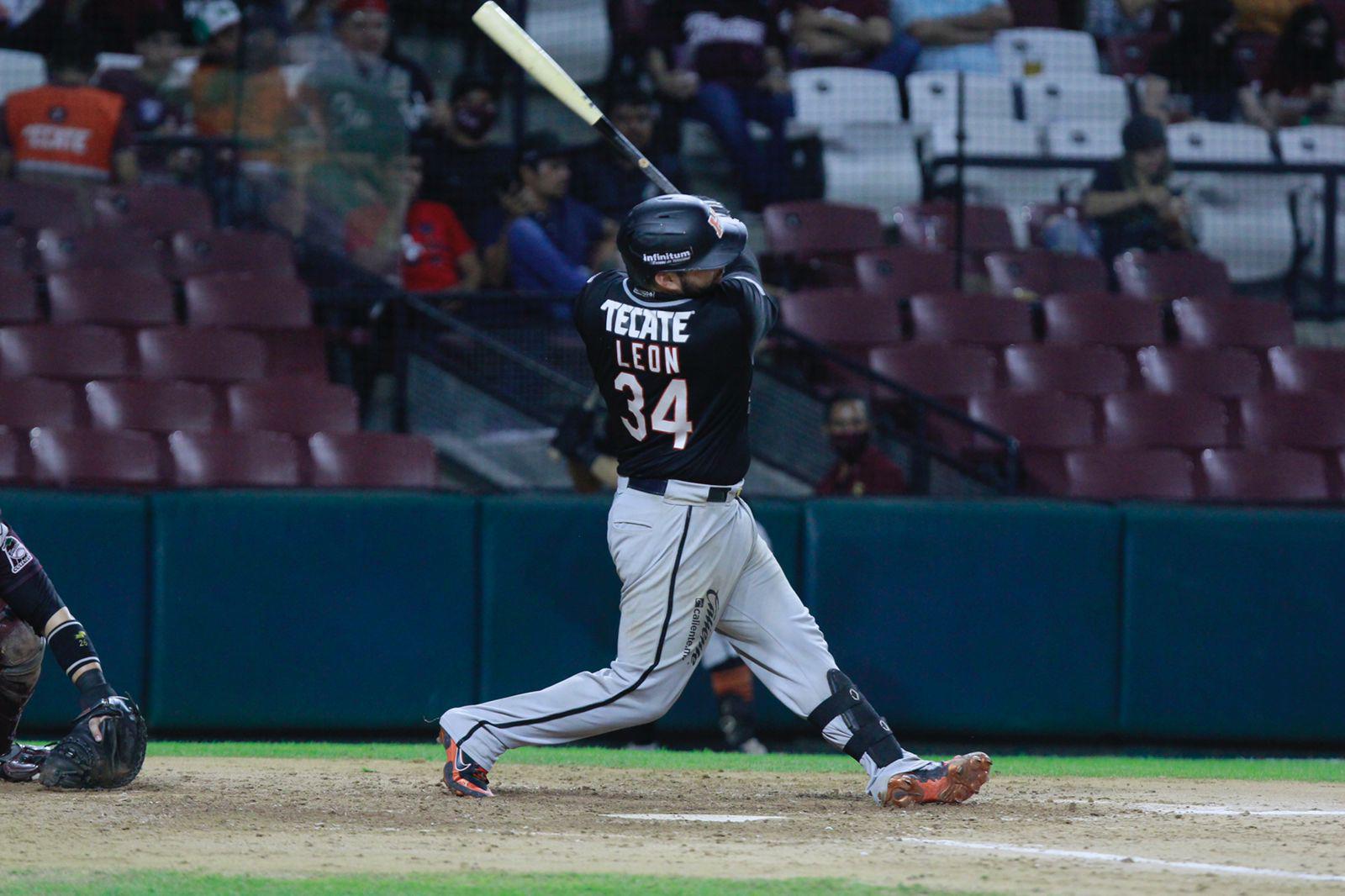 $!Naranjeros supera a Tomateros para empatar el Clásico de la LMP