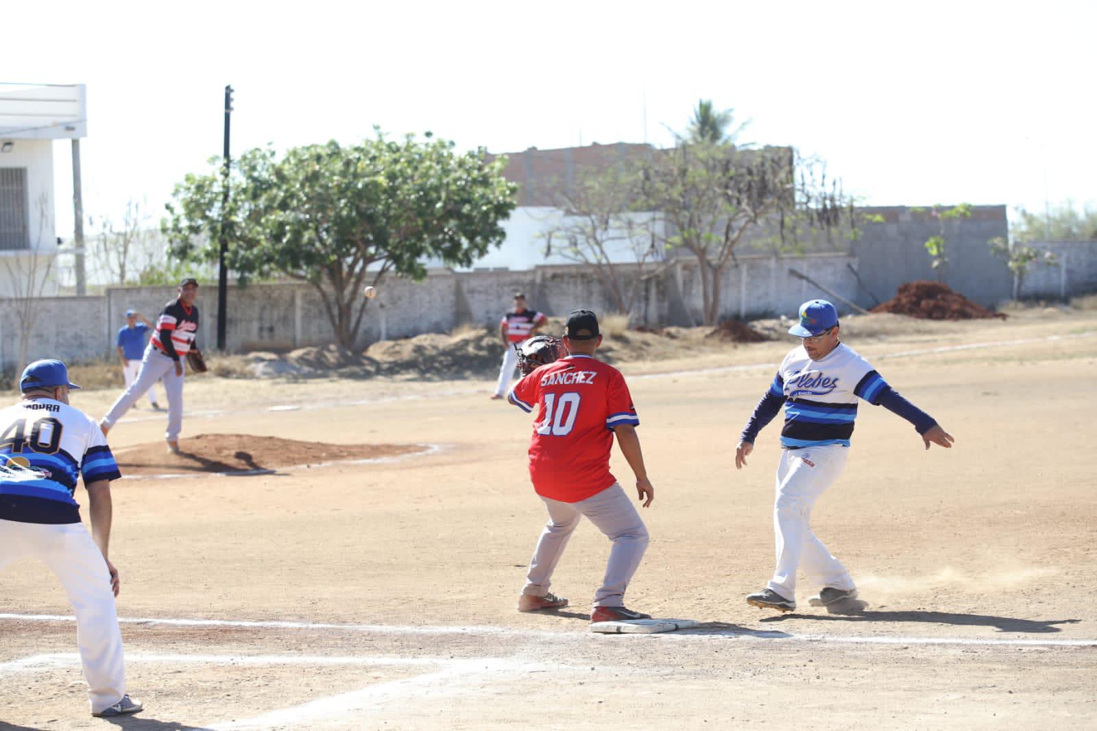 $!Los Plebes del Rancho son los reyes del playoffs de la Liga de Beisbol Eco Taxis Verdes