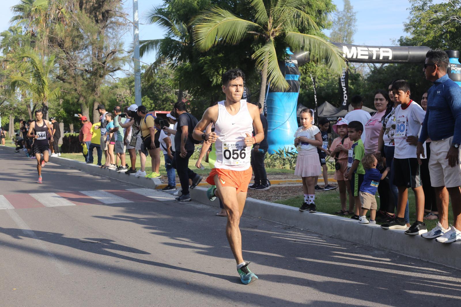 $!Dinastía Labrador hace de las suyas en Carrera del Día del Abogado
