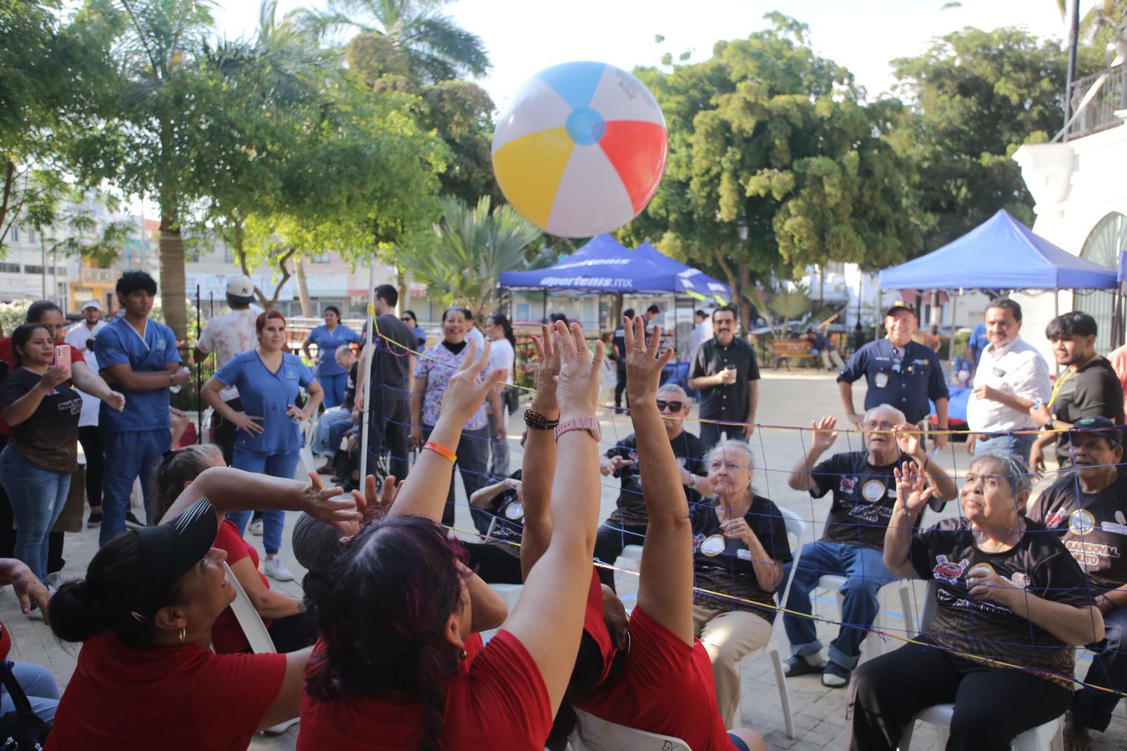$!Adultos mayores se activan en Copa Rotaria de Cachibol