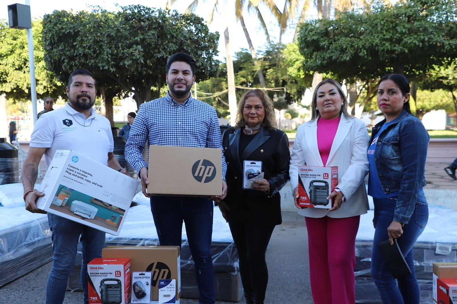 $!Entregan artículos y herramientas en apoyo a comunidades de Elota
