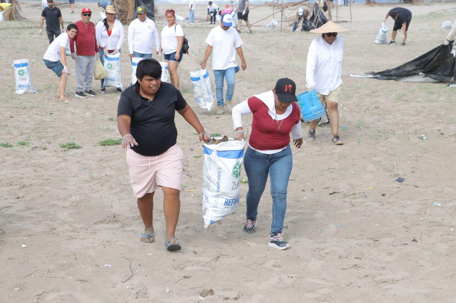 $!Alrededor de 200 voluntarios se unen para limpiar las playas en Rosario