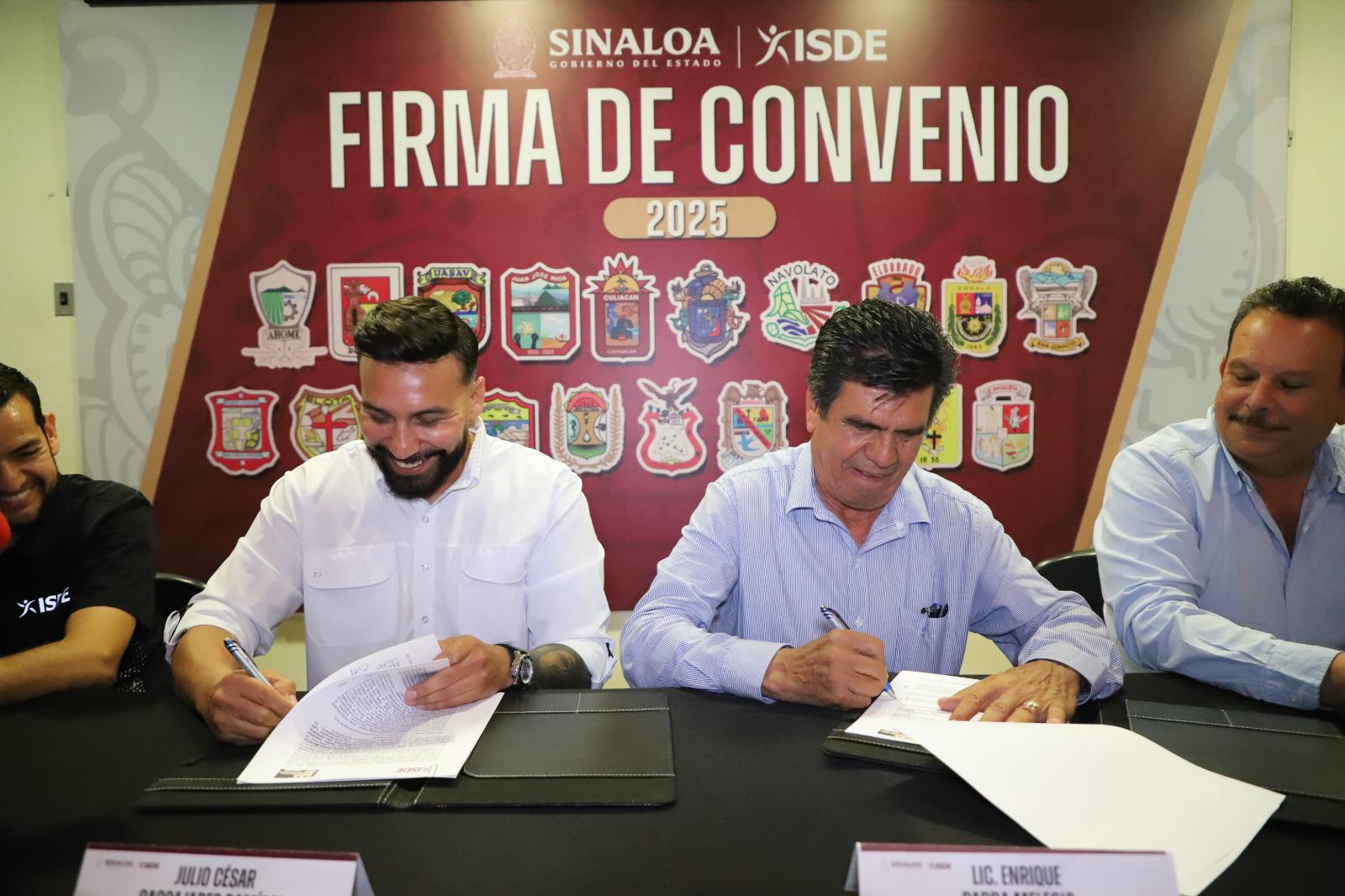 $!Mocorito y Juan José Ríos firman convenios de trabajo con el Isde