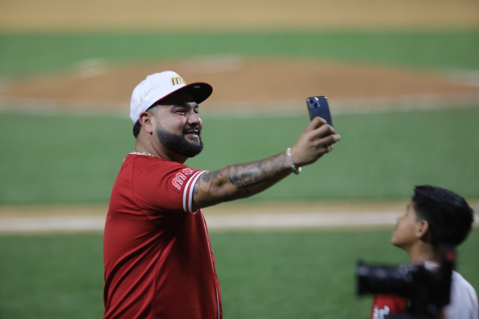 $!Alan Ramírez y la selfie del recuerdo.