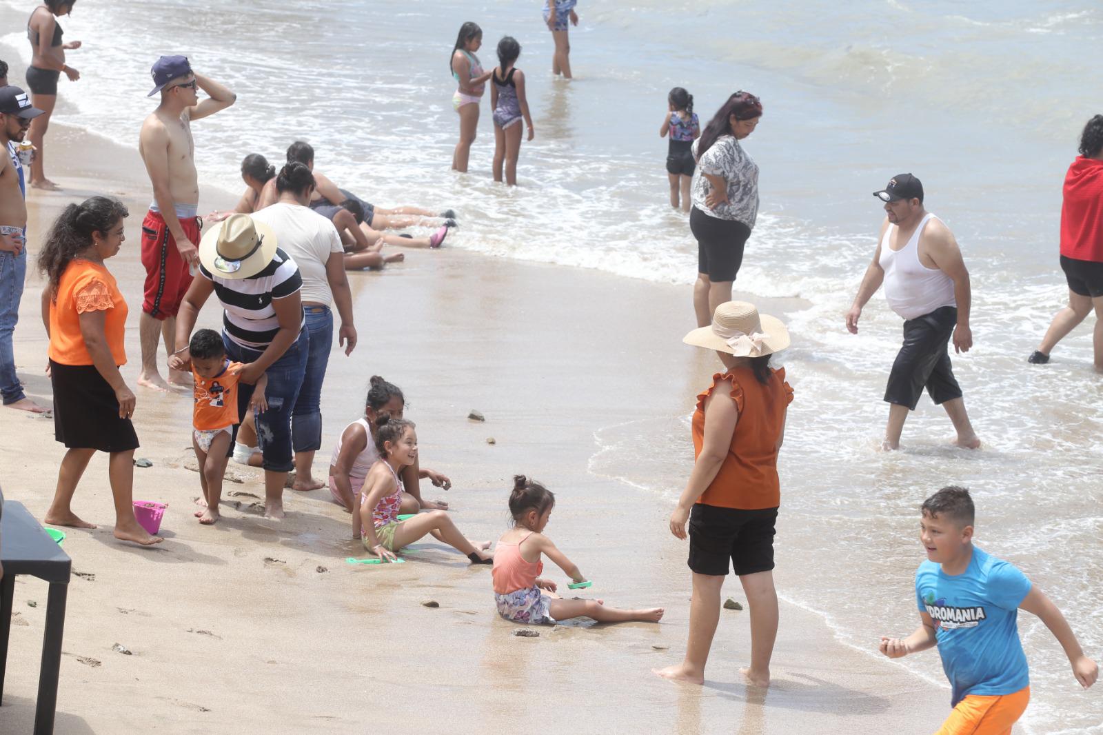 $!Turistas abarrotan Mazatlán para celebrar el Año Nuevo