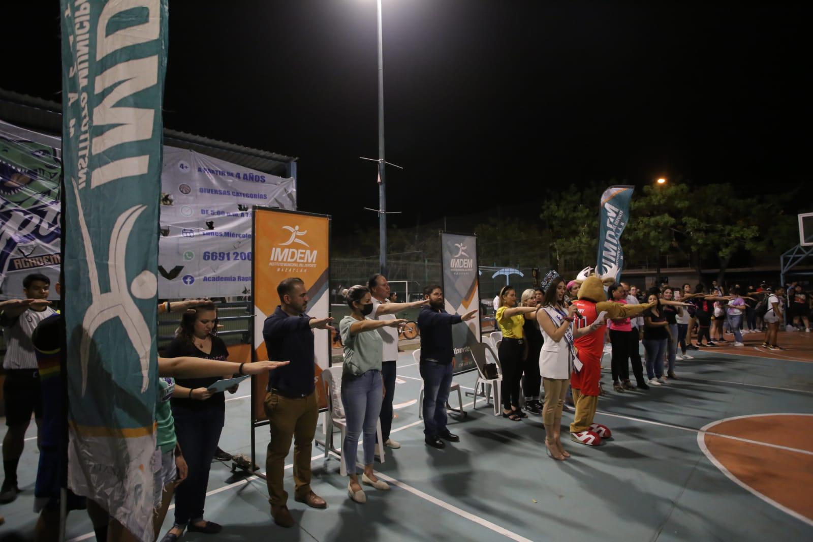$!Inauguran Torneo de Baloncesto Wolves-I. H. Organic Fruits, en Casa Hogar