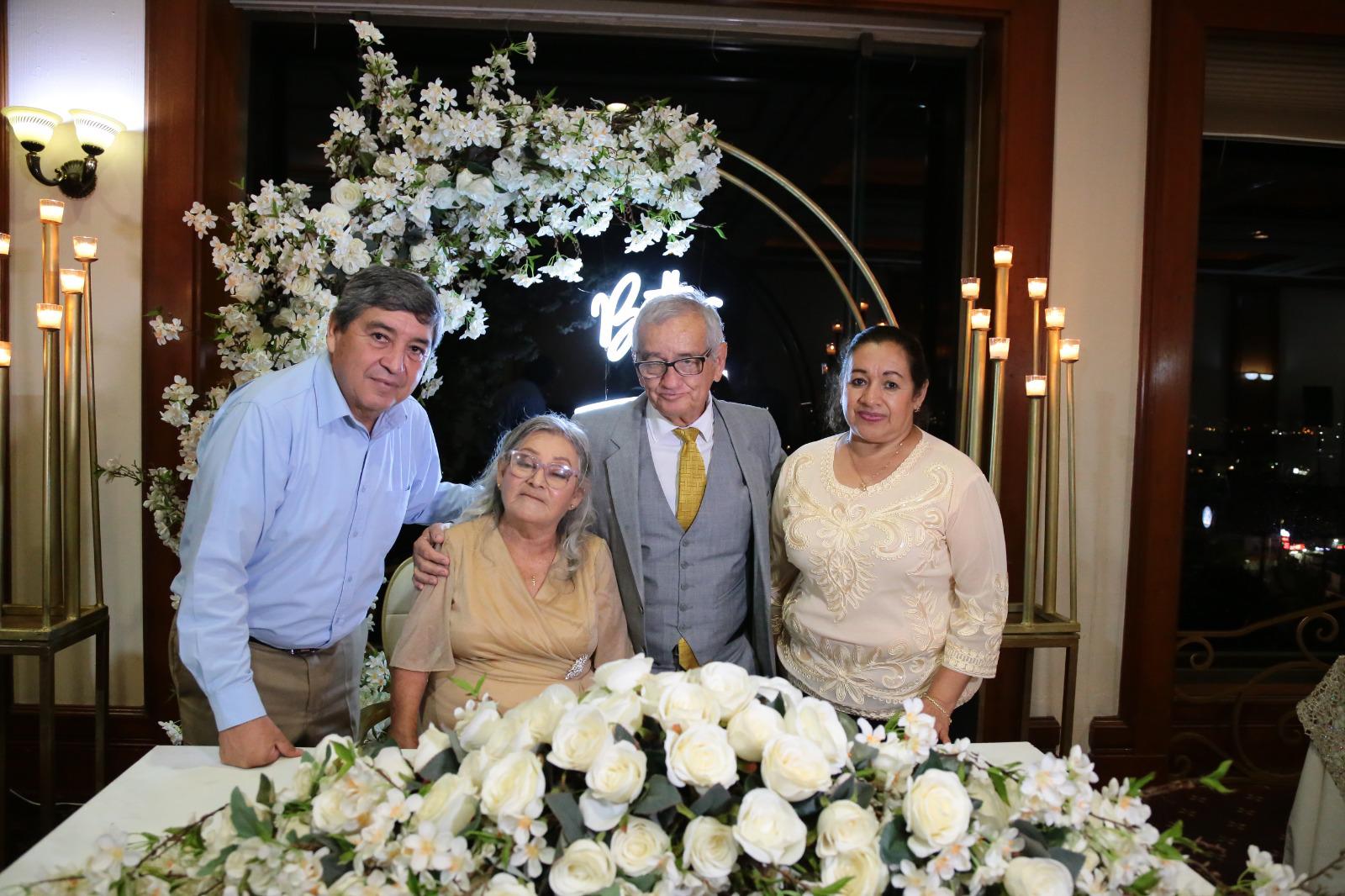 $!Luis Alfonso Meneses y Lupita Montúfar.