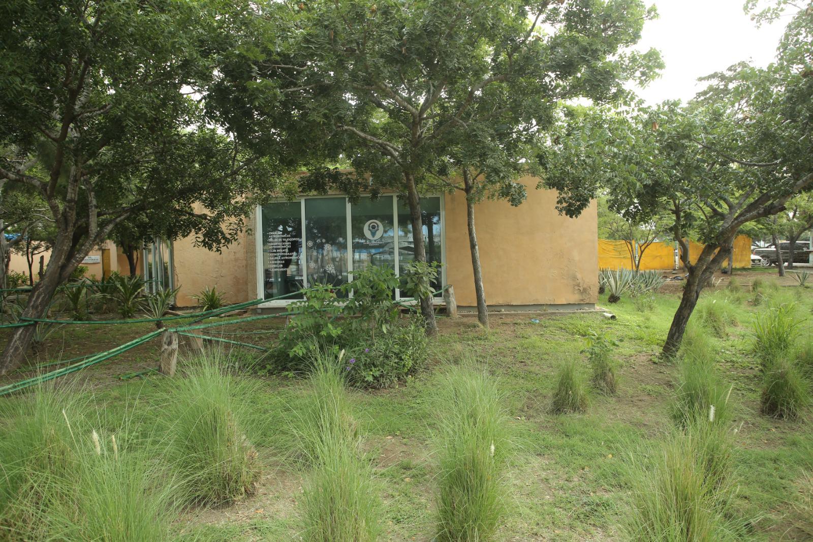 $!Parque Central de Mazatlán presenta abandono y daños visibles en sus instalaciones
