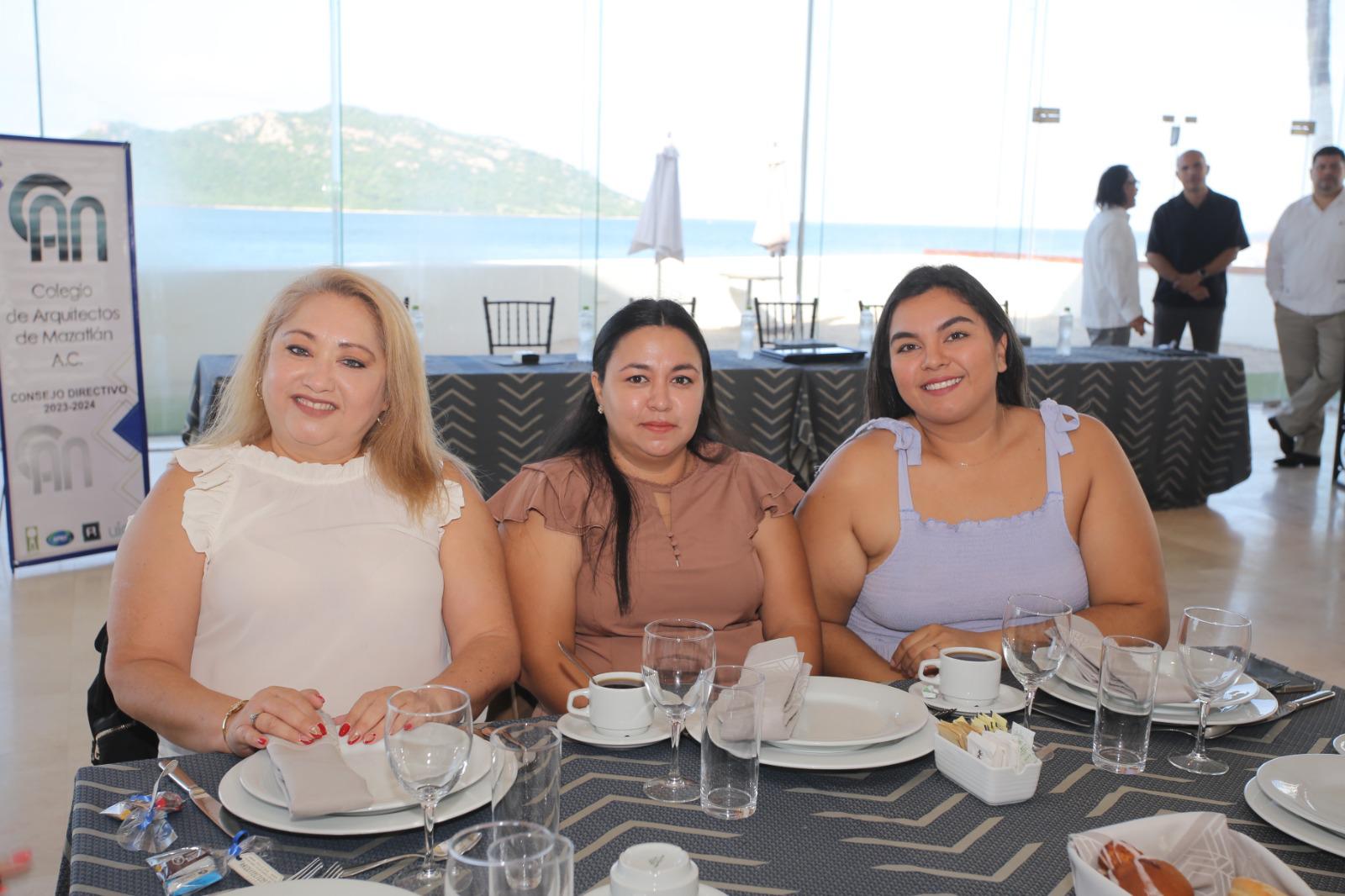 $!Jéssica Martínez, Fabiola Ramos y Noemí Lizárraga.