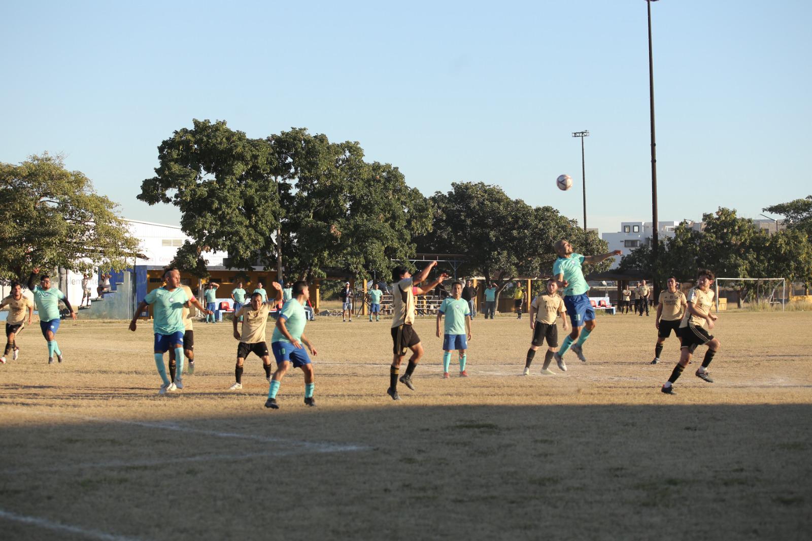 $!IMSS asegura la Copa en Liga de Futbol Intermédicos