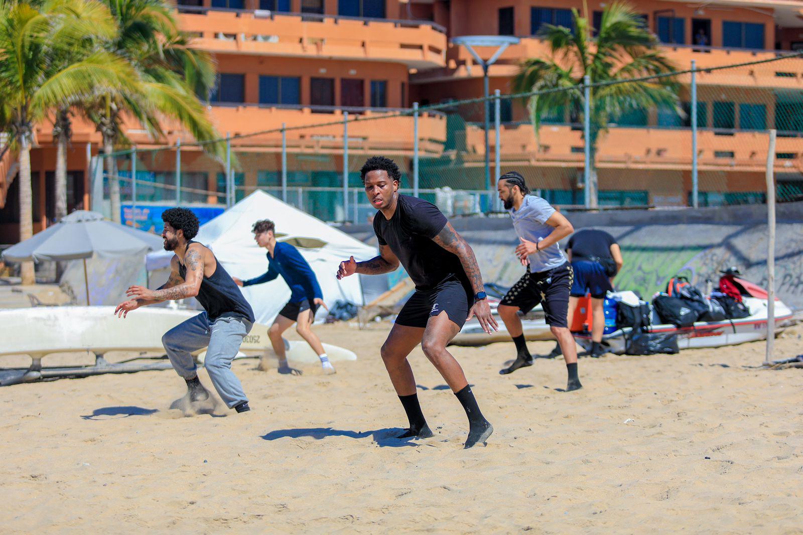 $!Venados Basketball realiza trabajo en playa en su segundo día de pretemporada