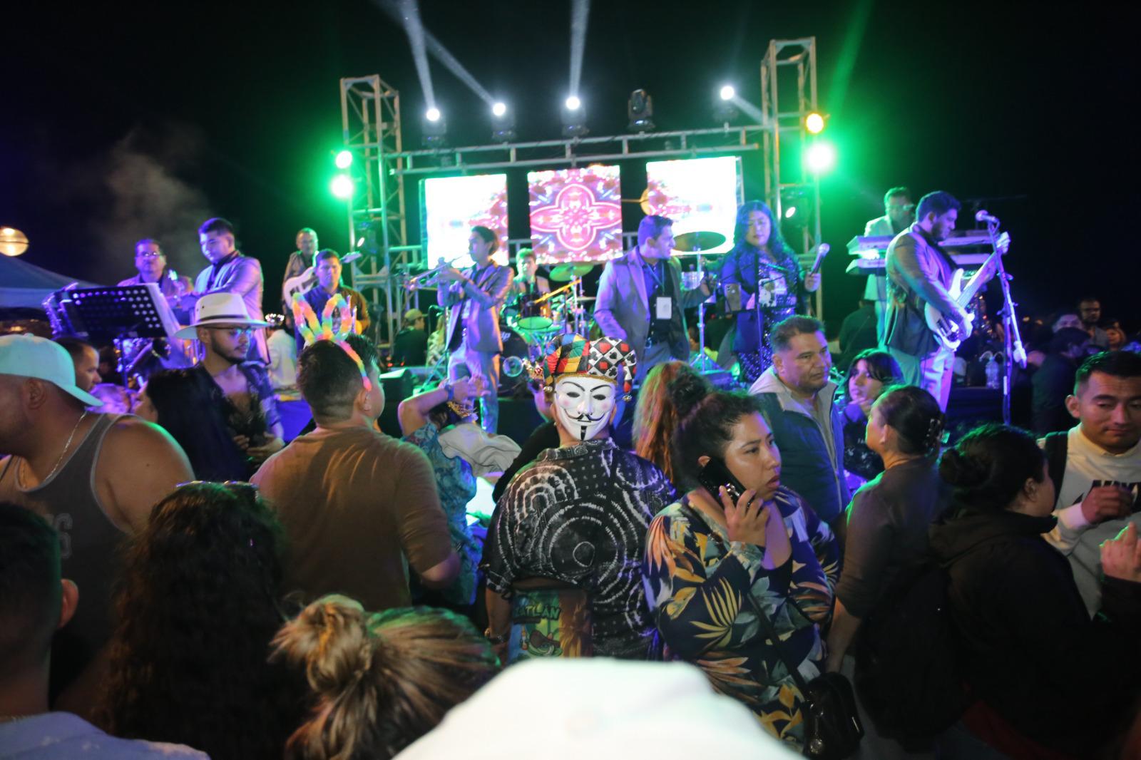 $!Olas Altas tuvo lleno total el sábado de Carnaval
