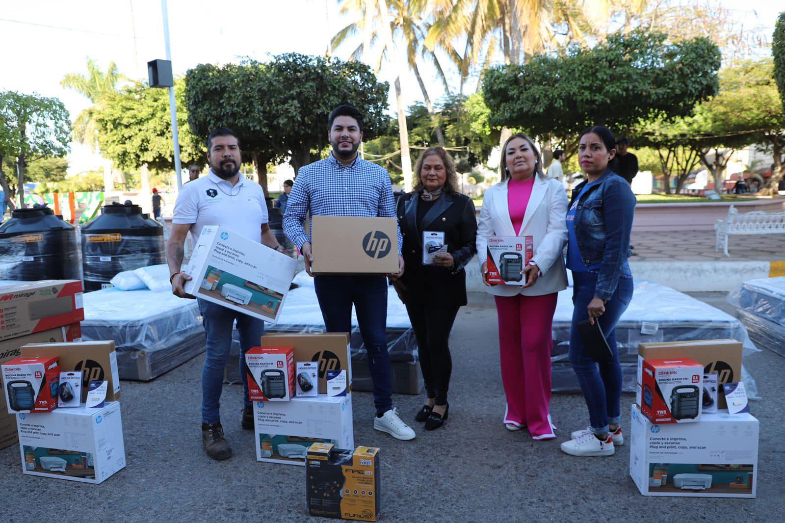 $!Entregan artículos y herramientas en apoyo a comunidades de Elota