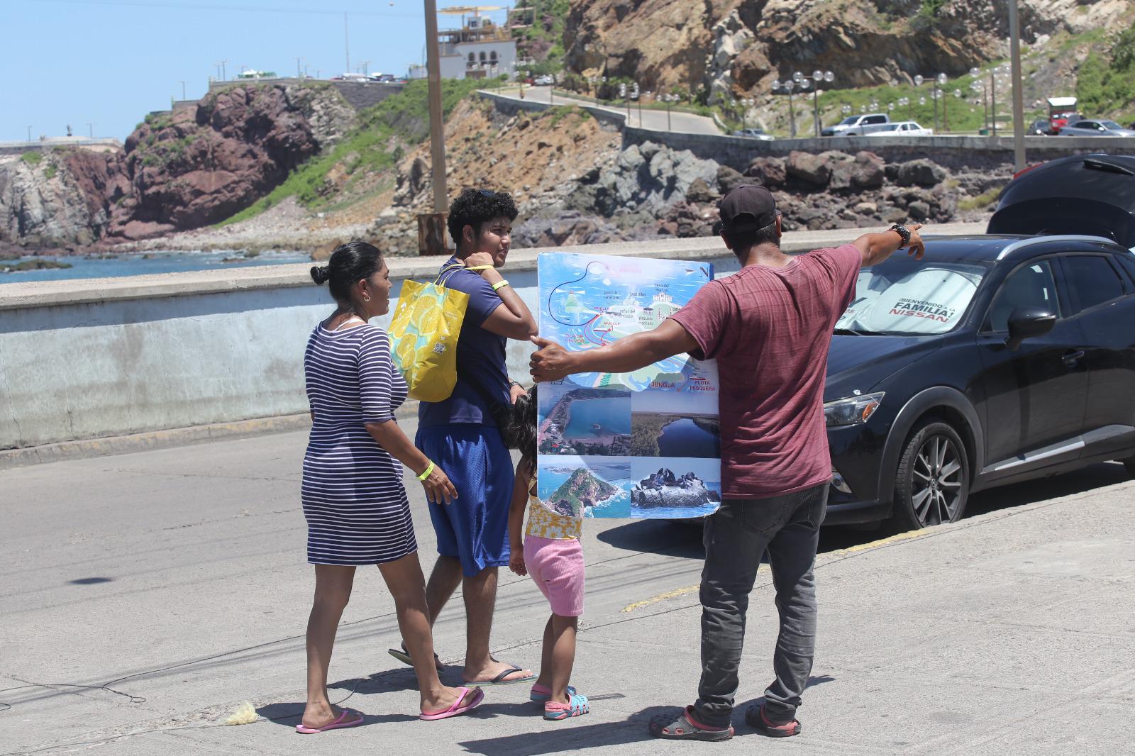 $!Vacaciones de verano reactivan los paseos en catamarán en Mazatlán