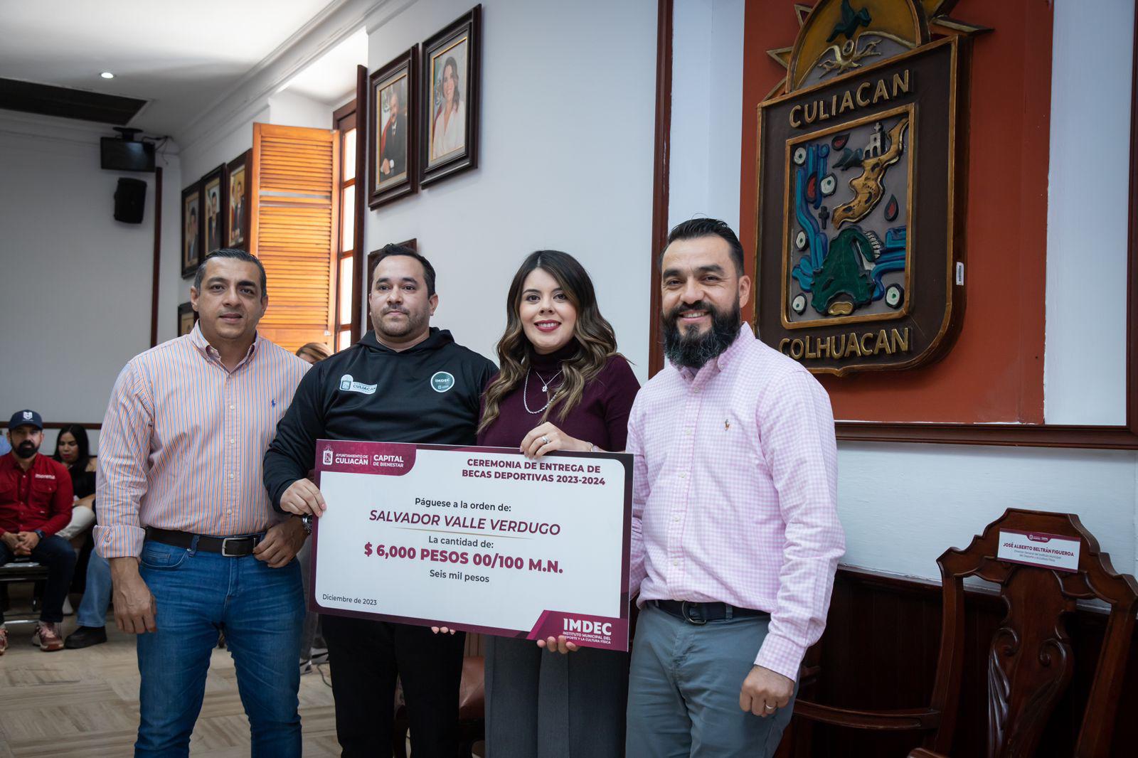 $!Ayuntamiento entrega Becas Deportivas Culiacán para atletas y entrenadores