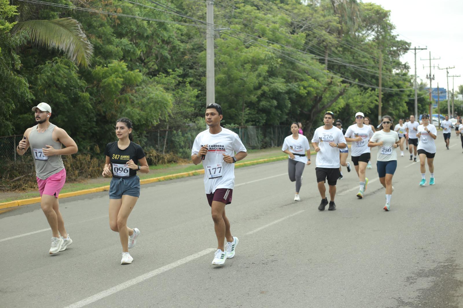 $!Labrador y Medina imponen categoría en Carrera Nacional por la Salud, en Mazatlán