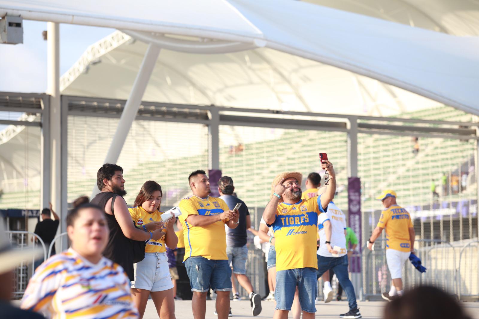 $!Llega la afición de Tigres al Kraken de Mazatlán