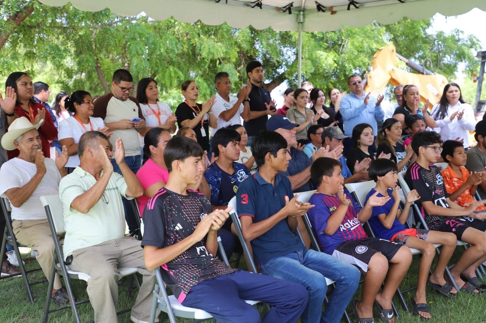 $!Dan inicio a la construcción de alumbrado público en el multideportivo de la comunidad de El Roble, en Elota
