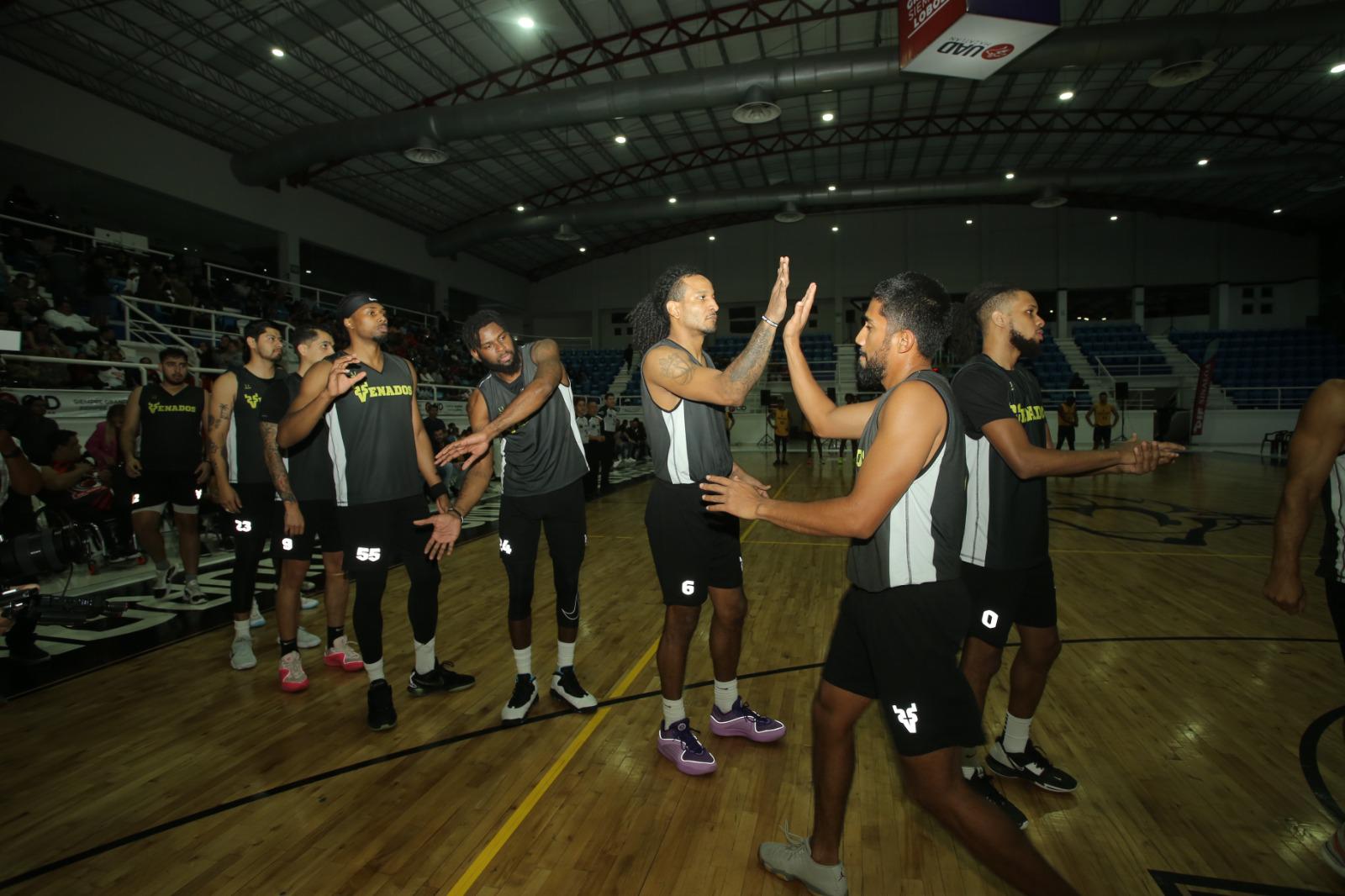 $!Caballeros de Culiacán resiste embate final de Venados Basketball en el puerto