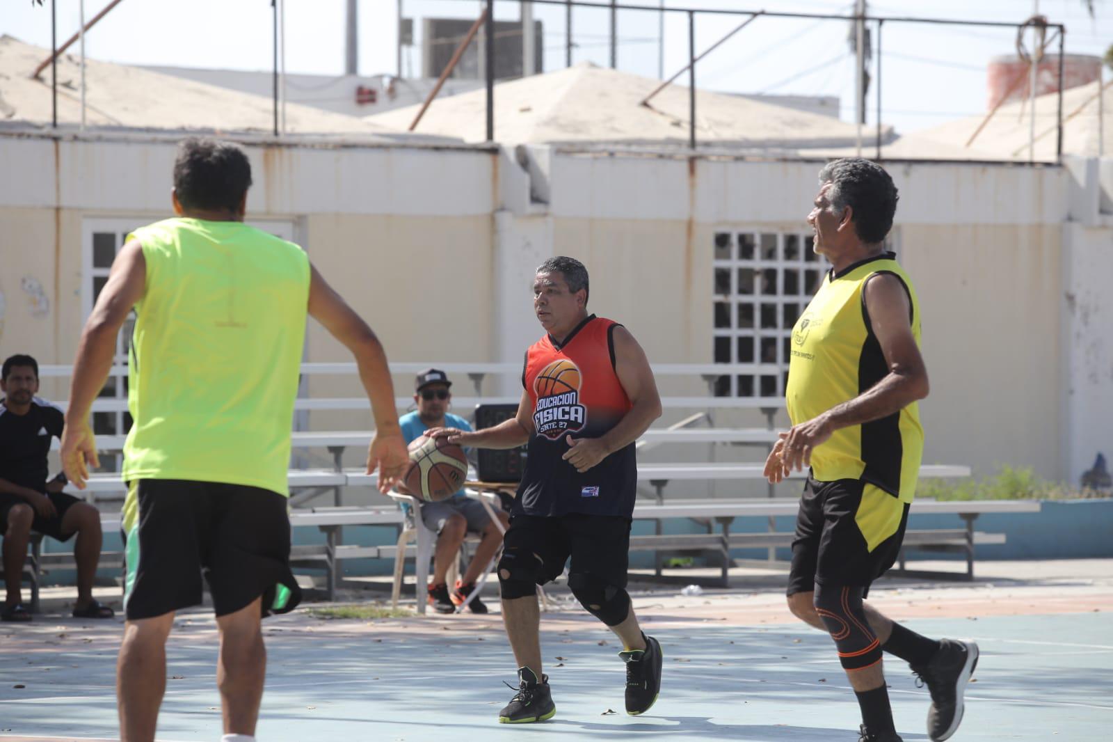 $!Educación Física no afloja el paso en Torneo Maxibaloncesto