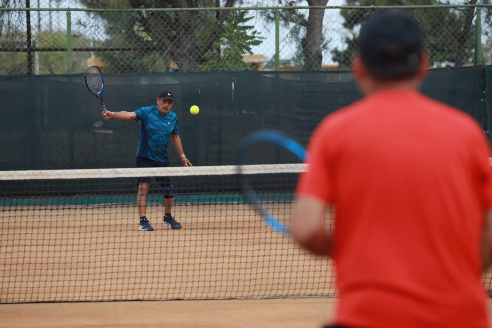 $!Medrano y Cota se consagran campeones de Tenis Senior