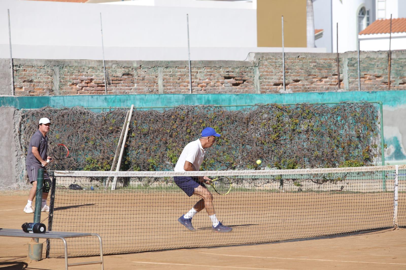 $!Suman Herrera y Villasana su segundo triunfo en la Copa Carnaval de Tenis Racquet Club Las Gaviotas