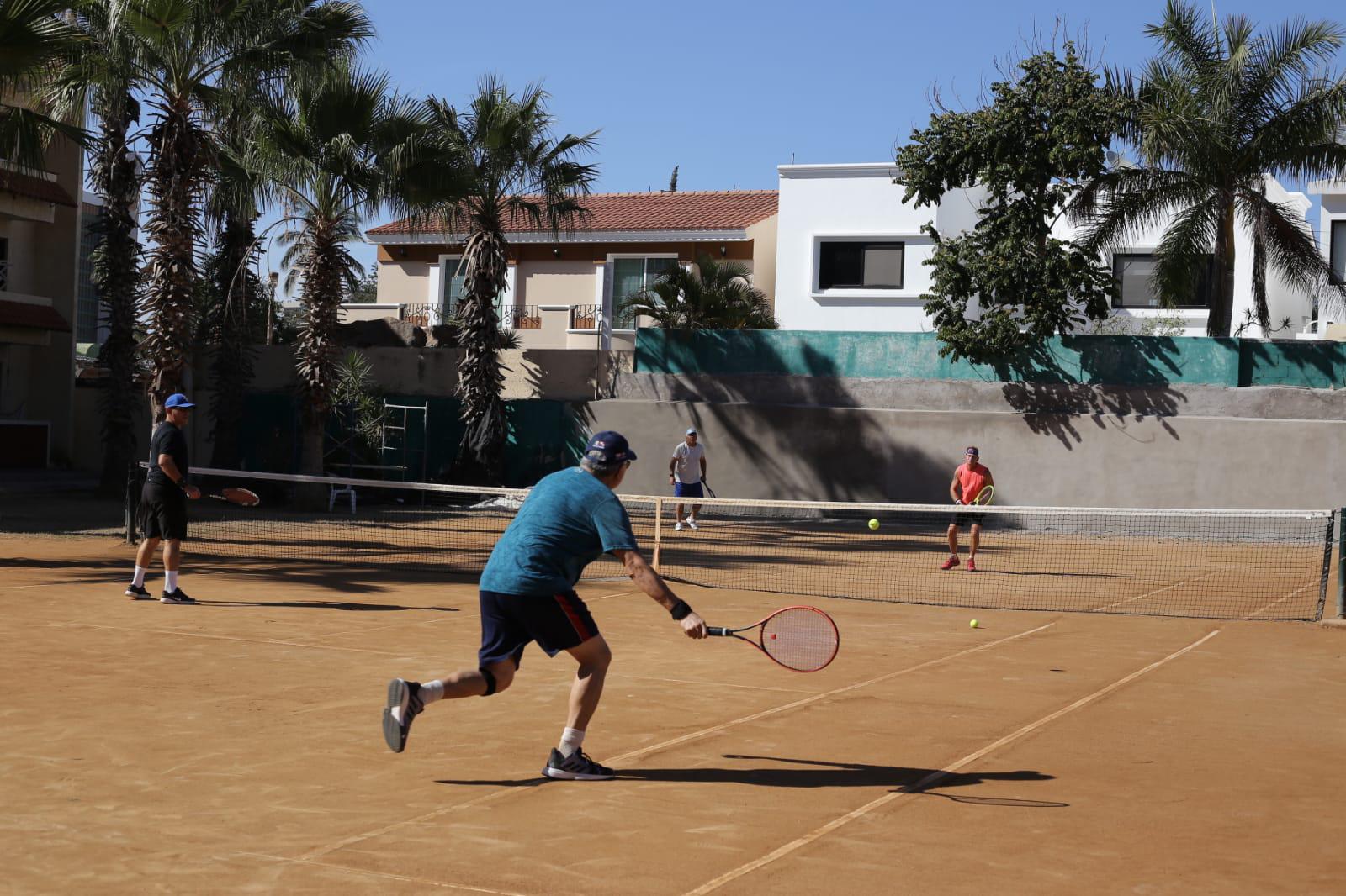 $!Suman Herrera y Villasana su segundo triunfo en la Copa Carnaval de Tenis Racquet Club Las Gaviotas