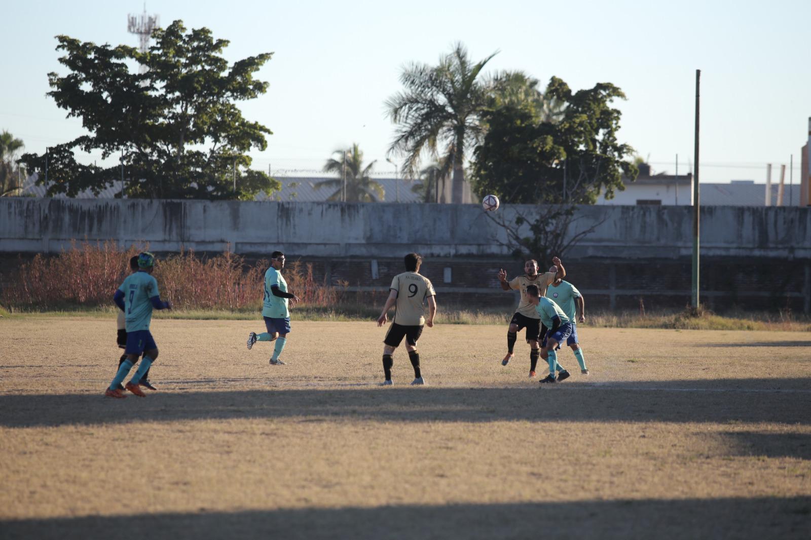 $!IMSS asegura la Copa en Liga de Futbol Intermédicos