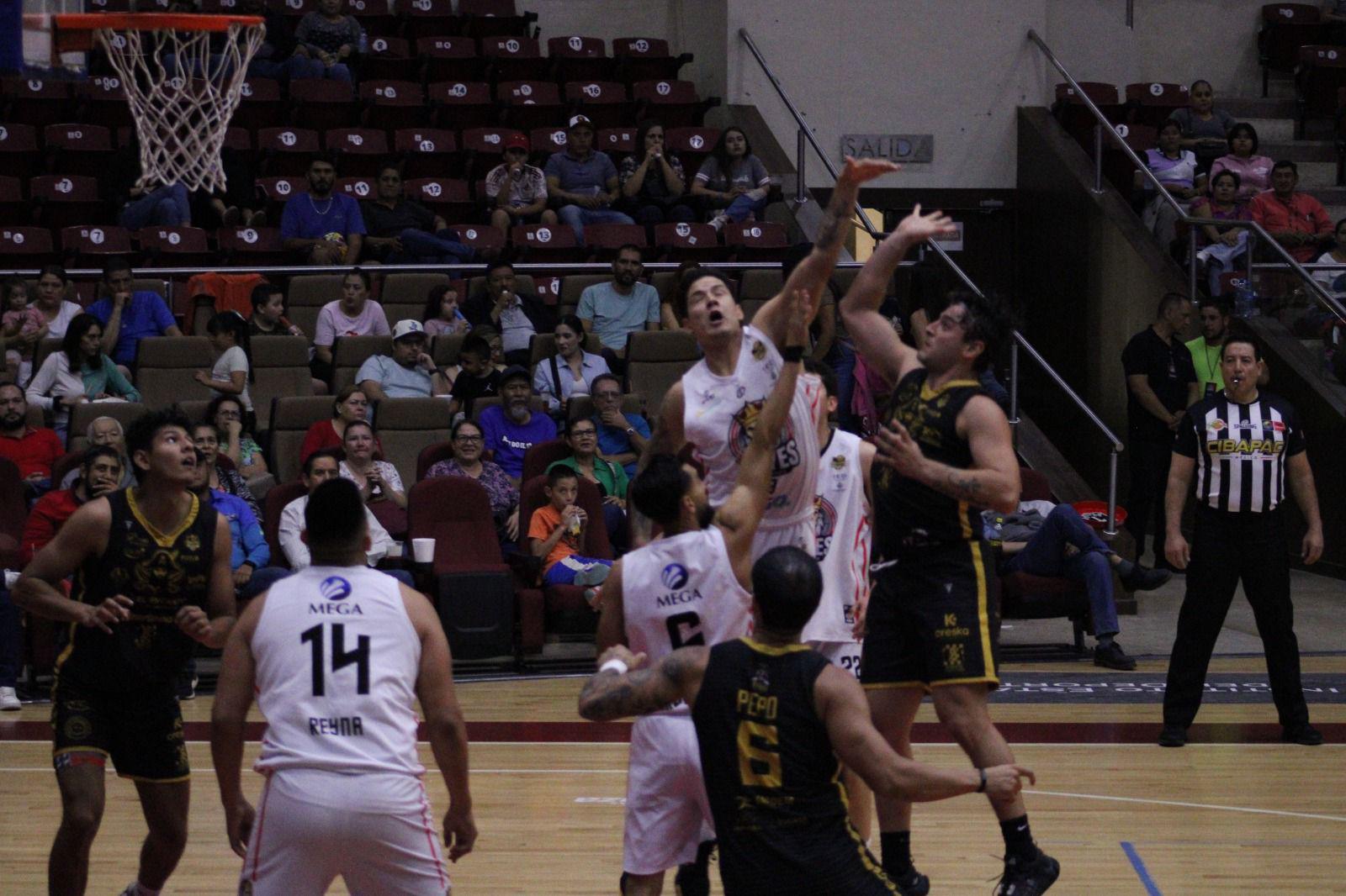 $!Agónico revés de Piratas Basketball ante Reyes de Durango