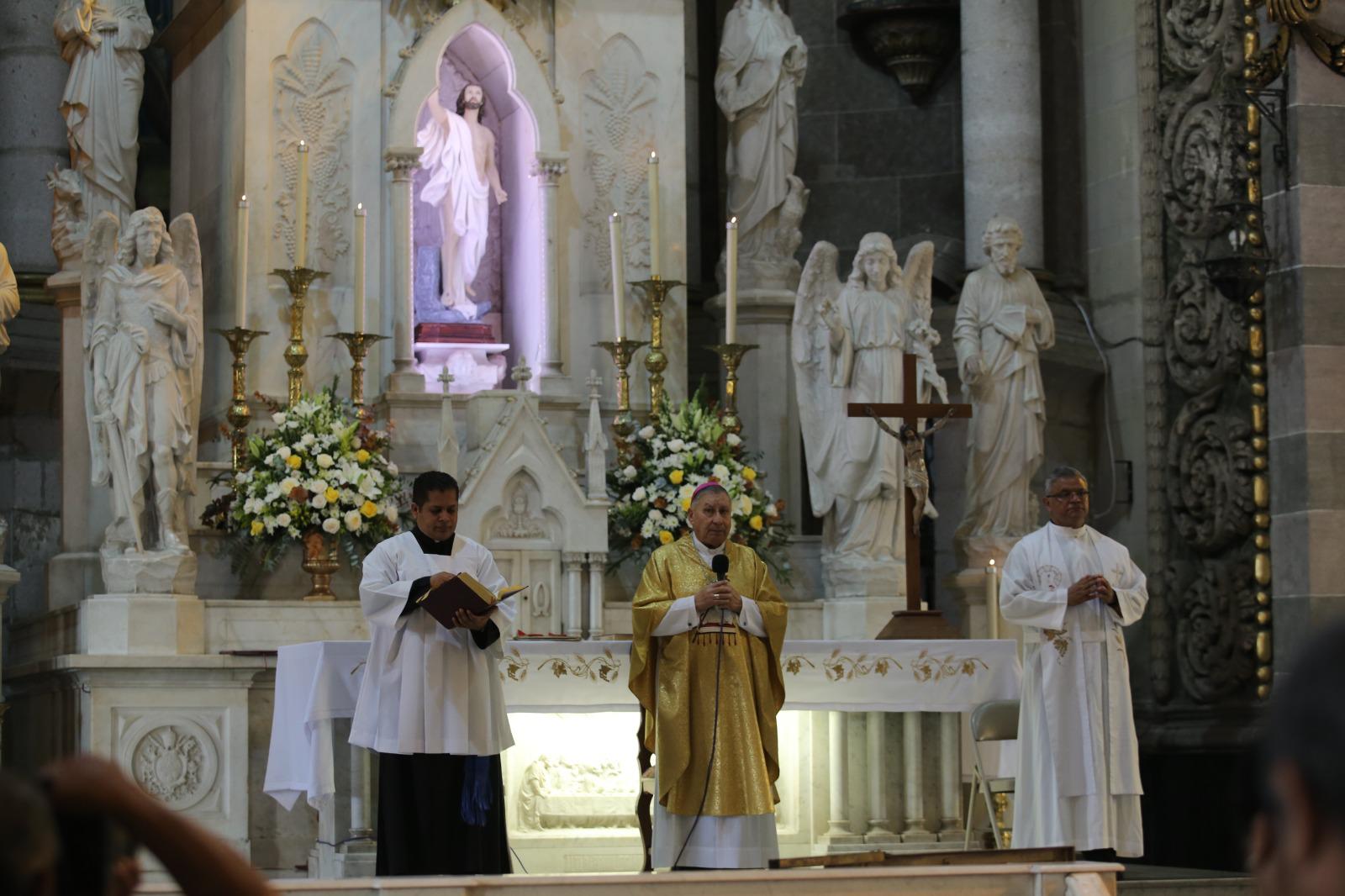 $!Pide reflexión y agradecimiento a Dios Obispo de Mazatlán en Domingo de Resurrección