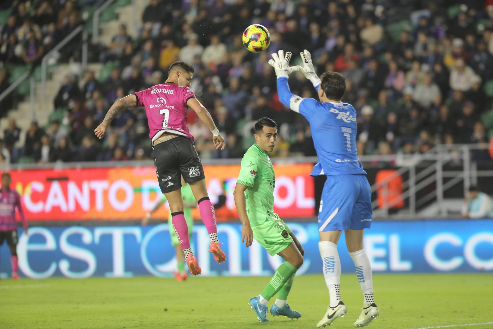 $!Mazatlán FC rescata empate sobre el final ante Juárez