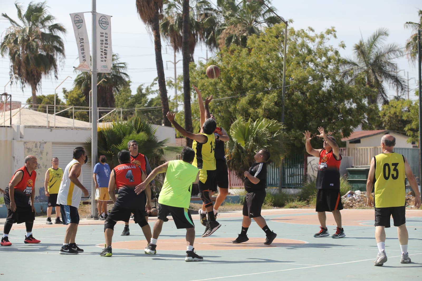 $!Imprime Red Petroil mejor juego en Torneo Maxibaloncesto