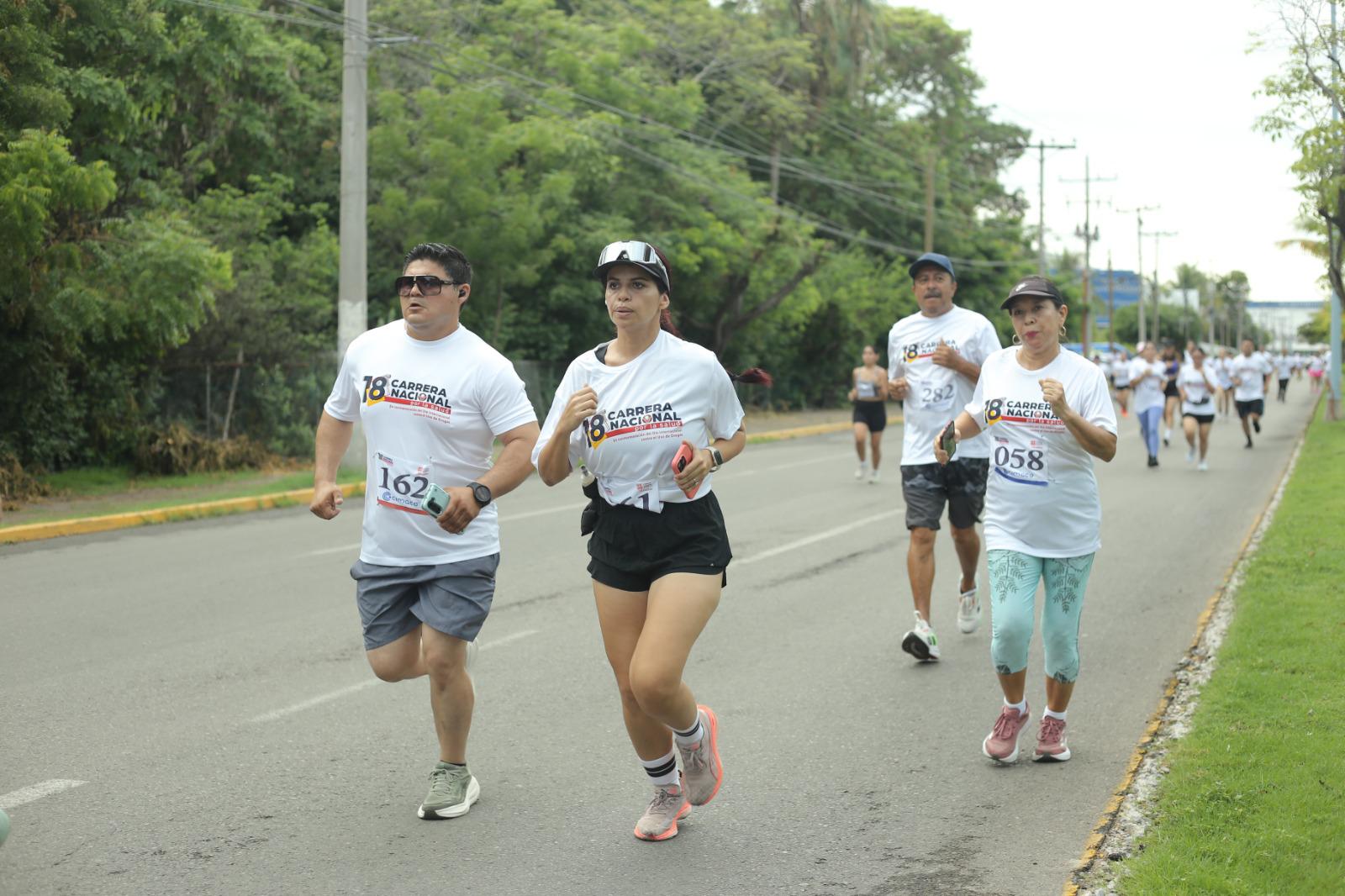 $!Labrador y Medina imponen categoría en Carrera Nacional por la Salud, en Mazatlán