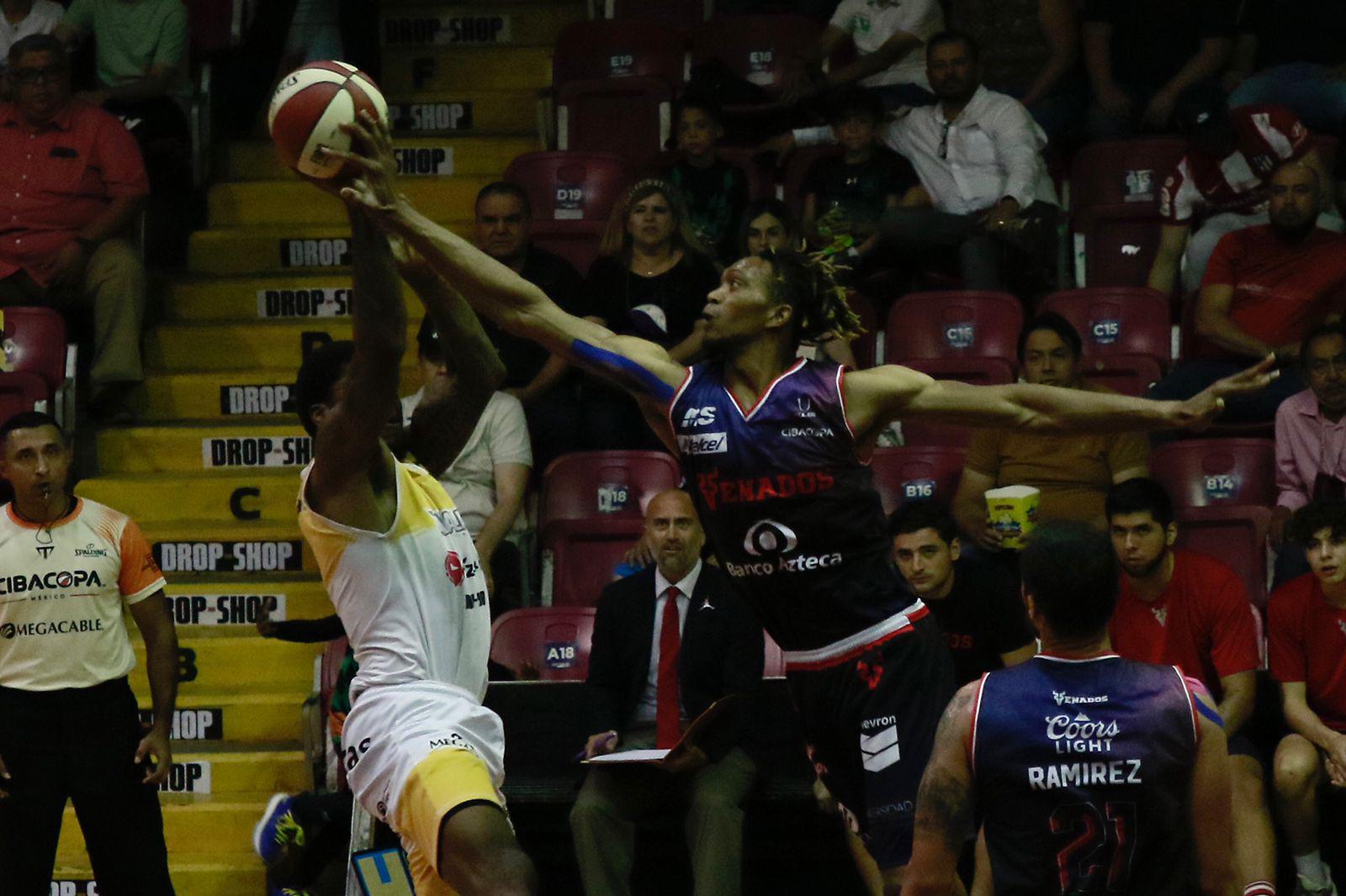 $!Alex Hicks y Jermont Horton llevan a Venados Basketball a dramática victoria en Culiacán
