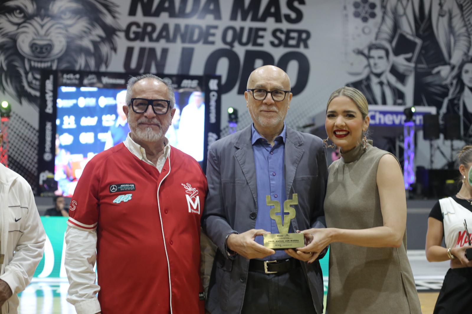 $!Reconoce Venados Basketball a leyendas porteñas
