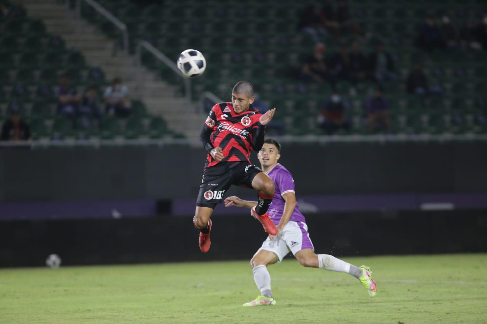 $!Mazatlán FC y Xolos salen parejos 2-2 en duelo de preparación en el Kraken