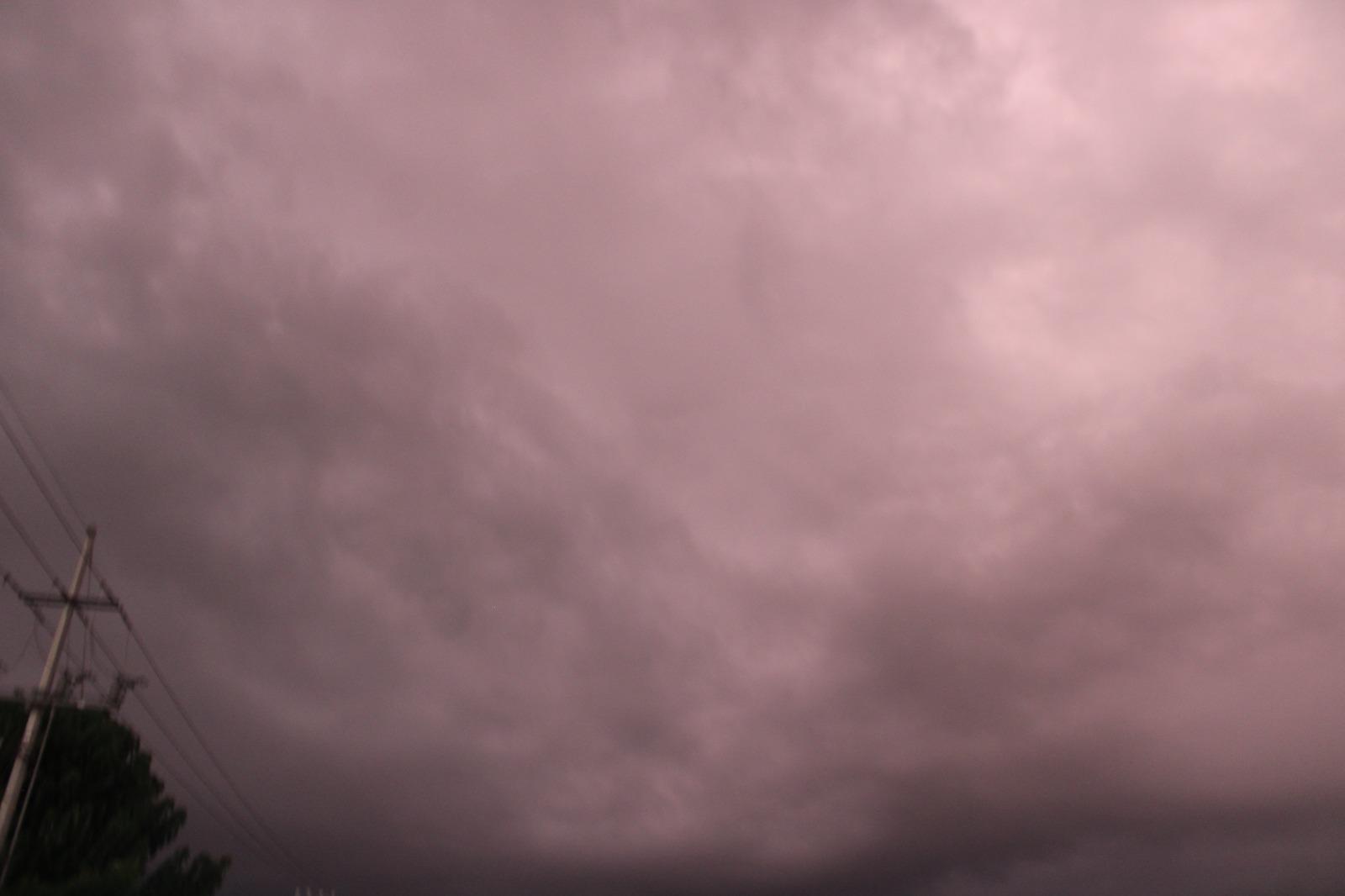 $!Lluvias con truenos sorprenden a vecinos de Rosario tras intenso calor