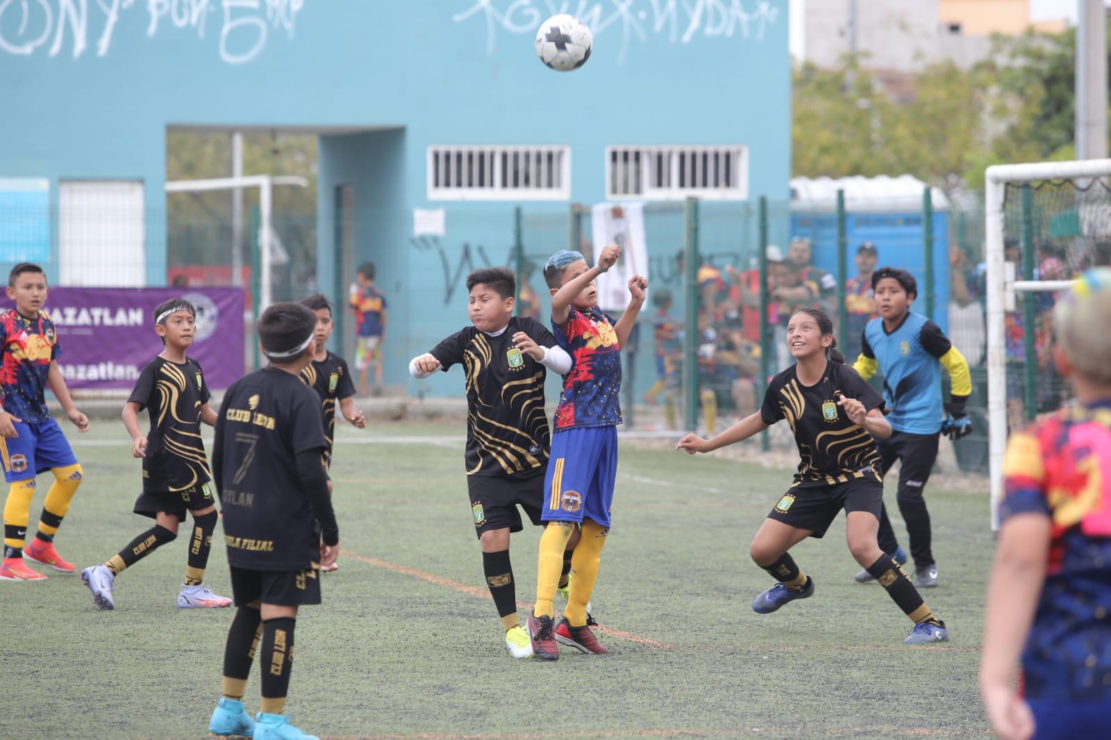 $!Academia Muralla hace valer la casa en la Copa Mazatlán de Futbol 7