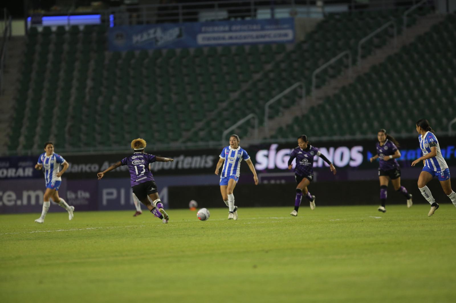 $!Mazatlán fracasa en casa y es goleado por Monterrey