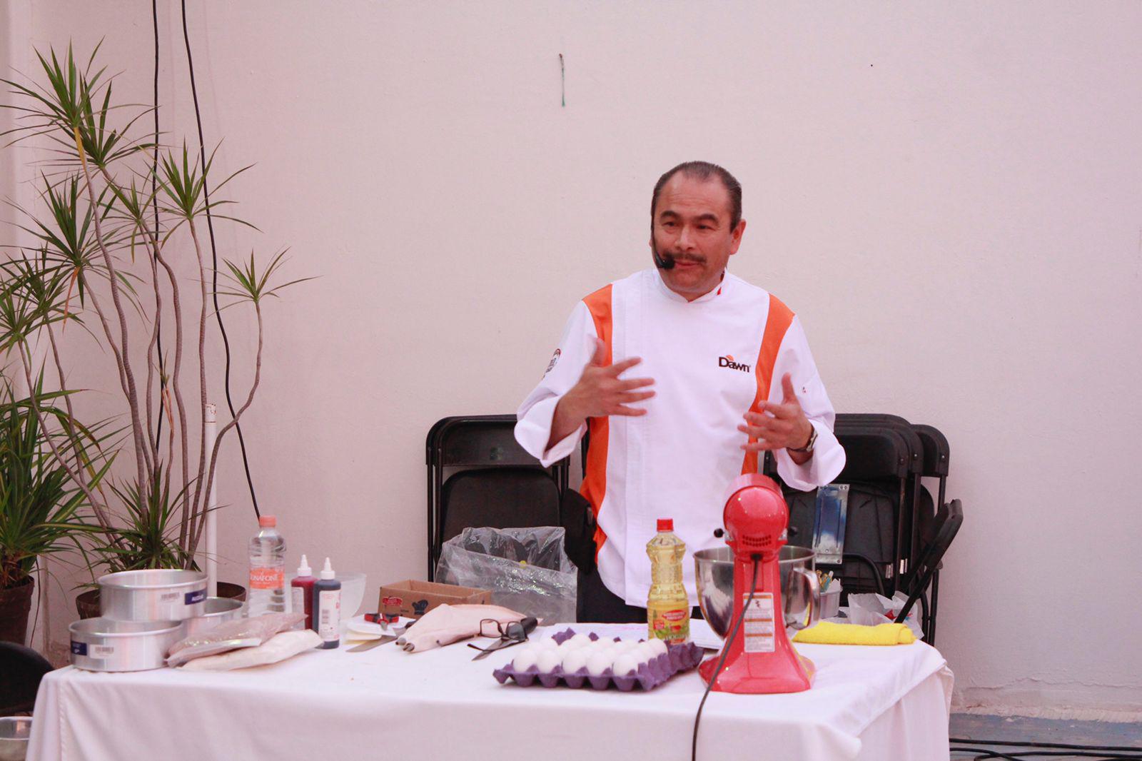 $!Un pastel con harinas preparadas es de muy buena calidad, asegura Héctor Flores