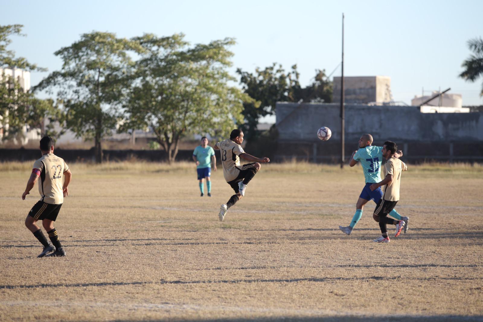 $!IMSS asegura la Copa en Liga de Futbol Intermédicos