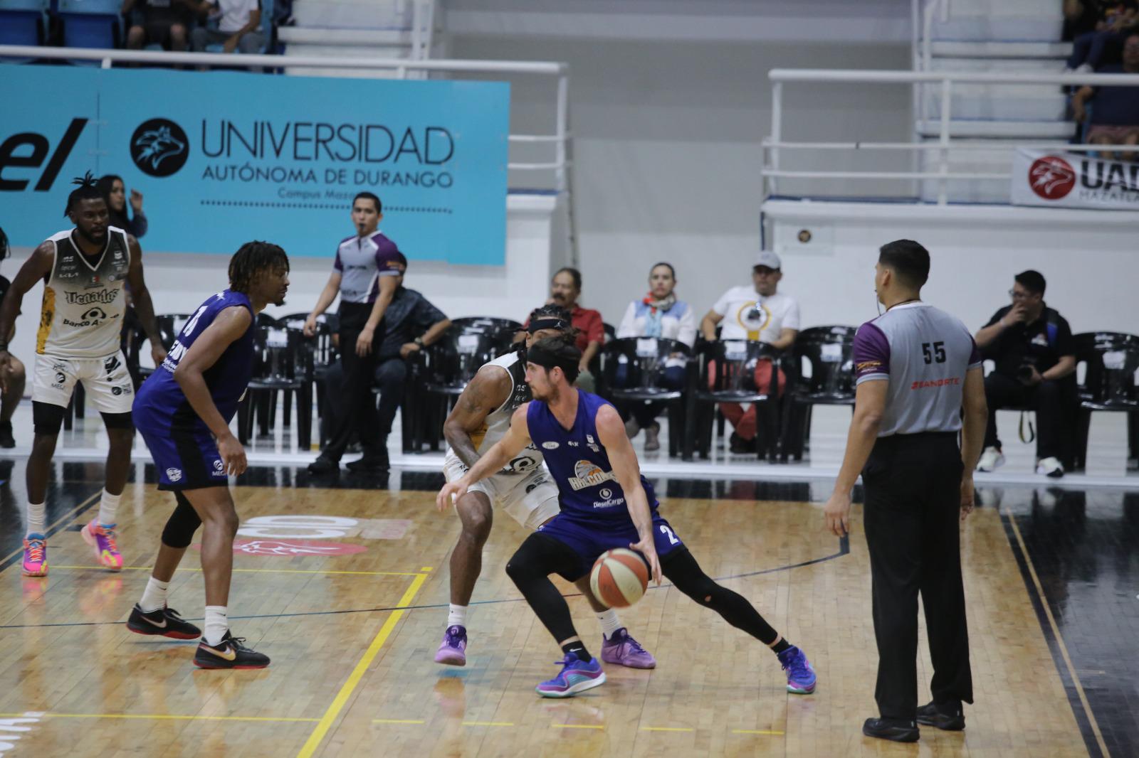 $!Venados Basketball barre a Halcones y se lleva la serie