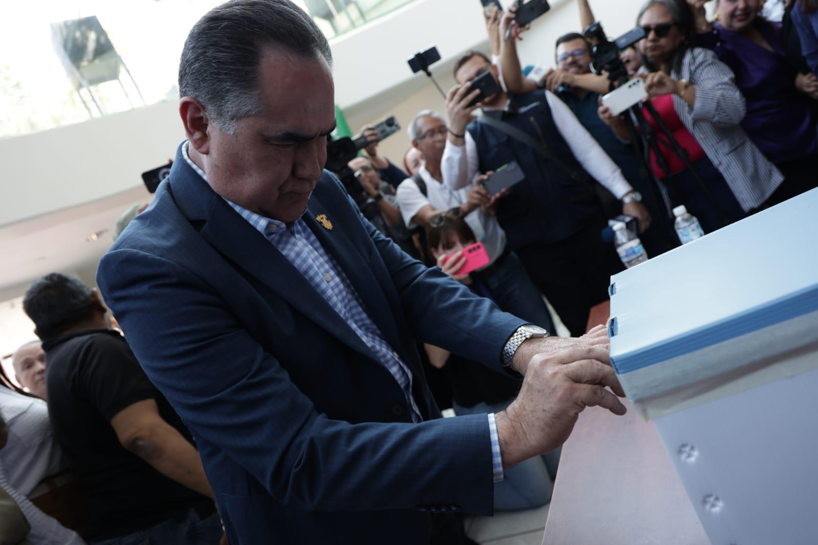 $!‘Es un momento histórico... en la universidad siempre ha habido democracia’, afirma Jesús Madueña