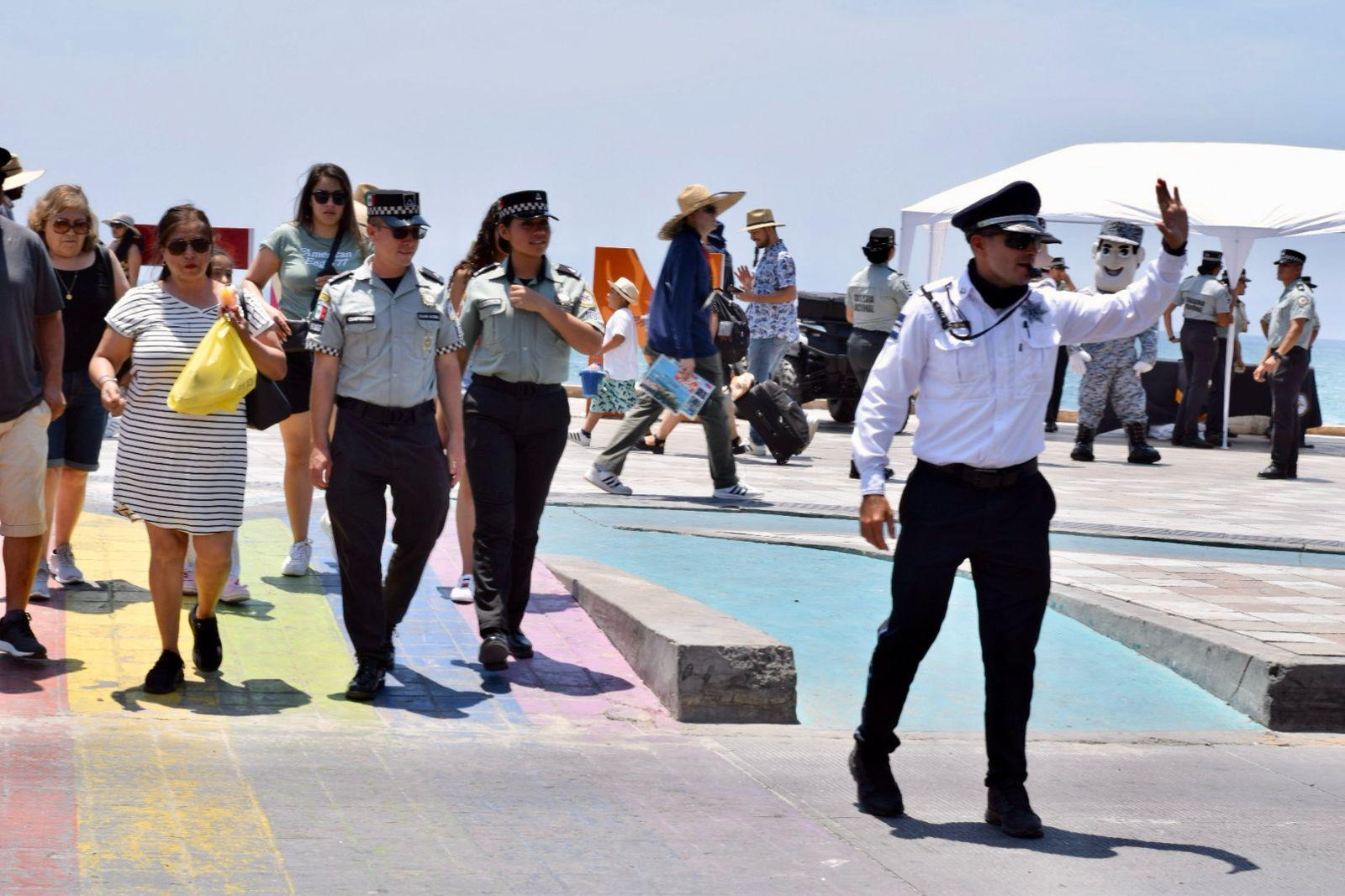 $!Refuerzan seguridad en playas de Mazatlán con módulos de atención